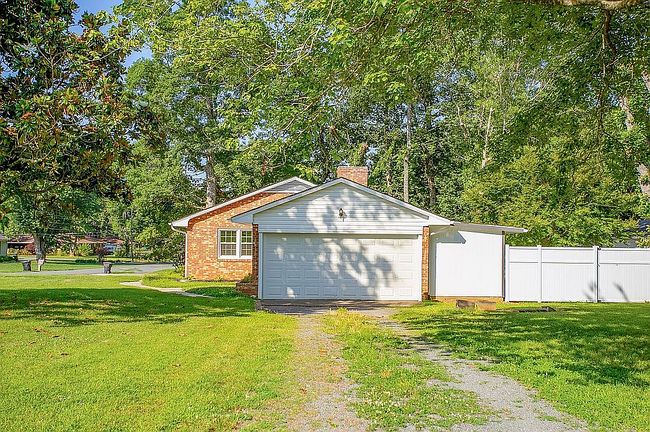 Photo of 2403 May Dr, Burlington, NC