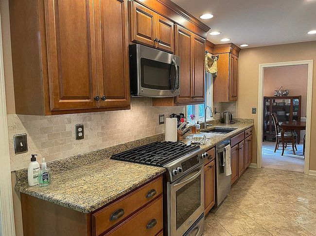 Photo of 5675 Winthrop Dr, Erie, PA