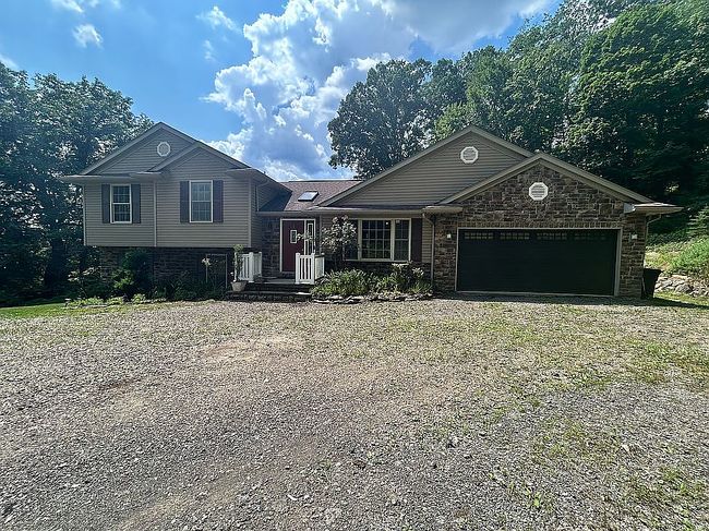 Photo of 587 Kimble Dr, Glenshaw, PA
