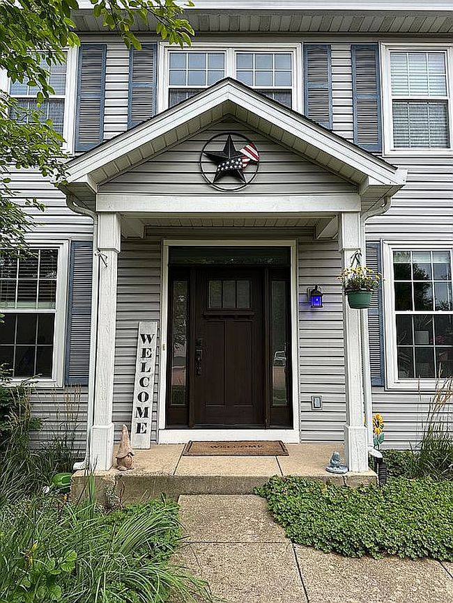 Photo of 504 Dogwood Ct, North Aurora, IL