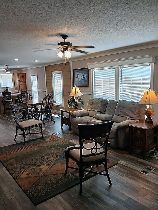Image of 944 Palmer Dr