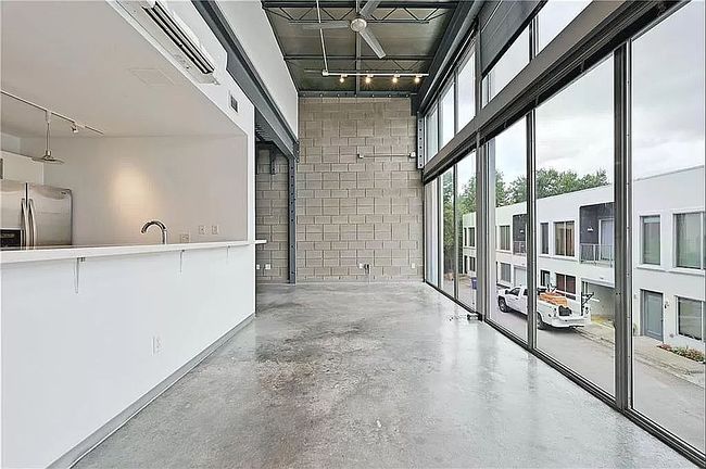 Additional photo 2 of property located at 4801 S Congress Ave Apt F1