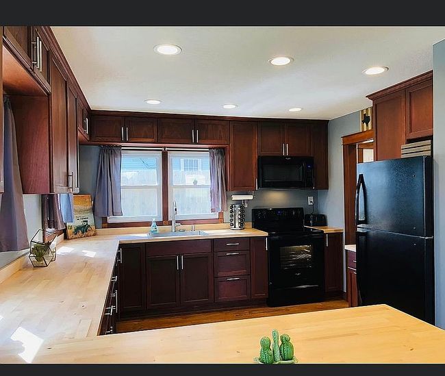 Photo of 202 N Reed St, Industry, IL