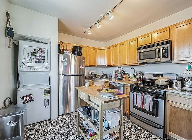 Additional photo 2 of property located at 1517 E Moyamensing Ave