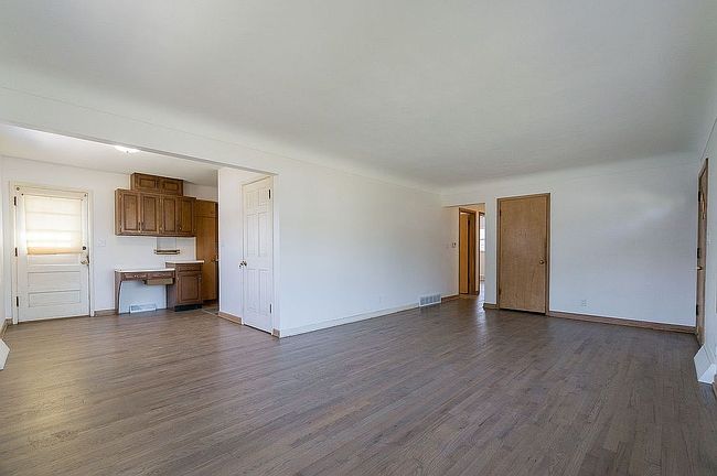 Additional photo 1 of property located at 1442 26th St Se