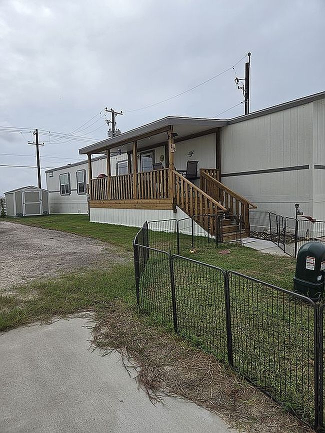 Additional photo 2 of property located at 312 Palmares Dr