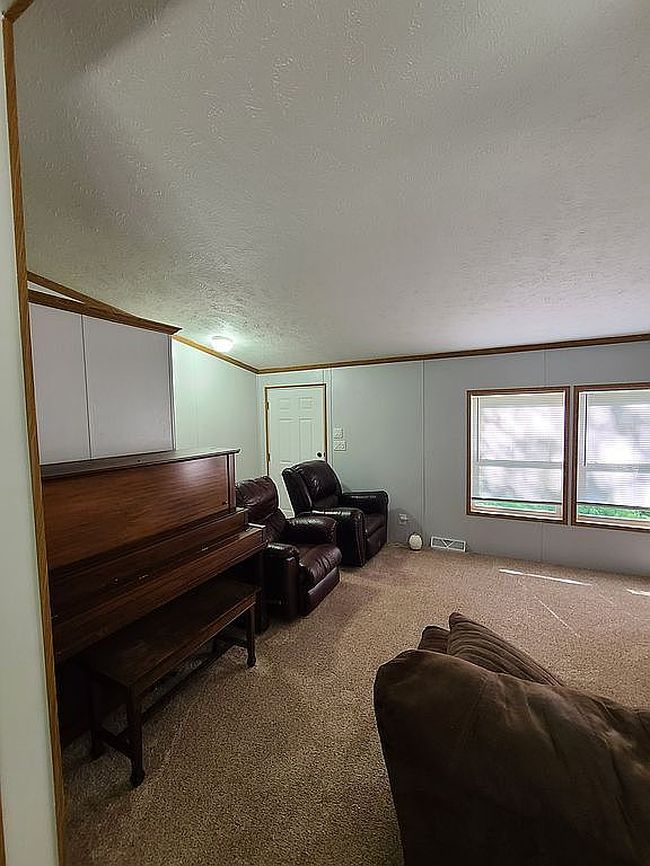 Photo of 694 County Road 105 E, Bluford, IL