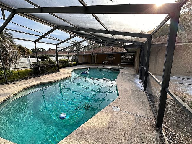 Image of 4422 Meadowood St