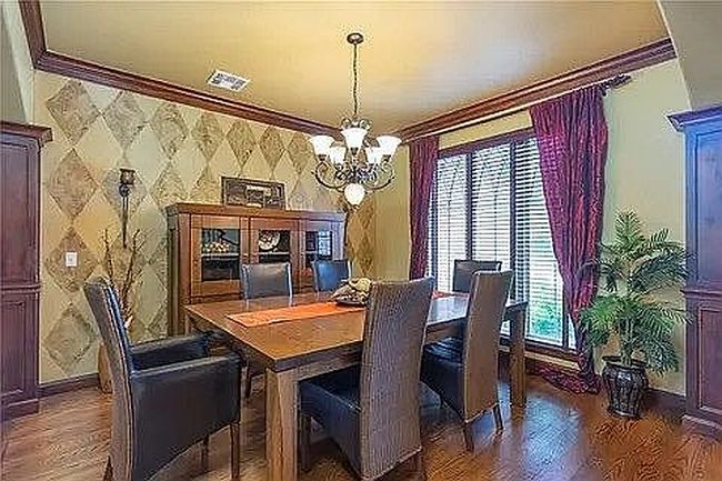 Additional photo 2 of property located at 2100 Pembroke Ln