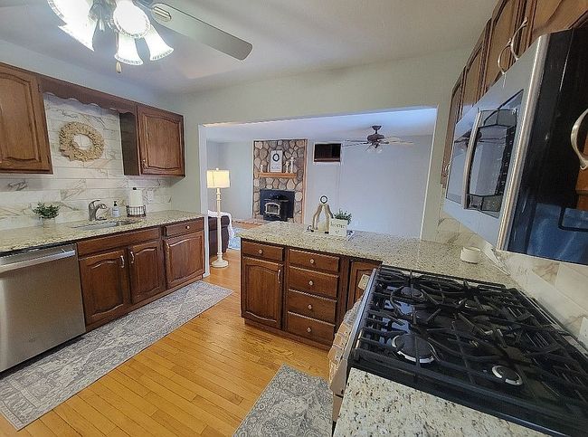 Image of 16 Carpenter Dr