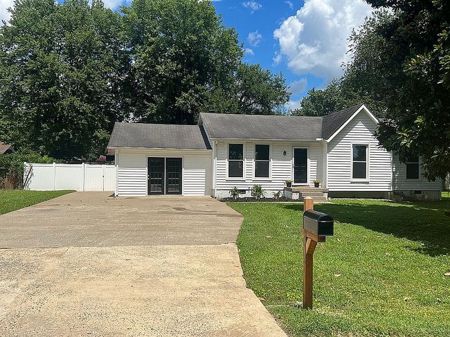Photo of 115 Donald Dr, Smyrna, TN