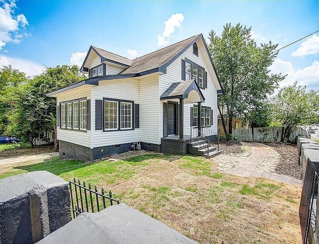 Photo of 301 Summer St