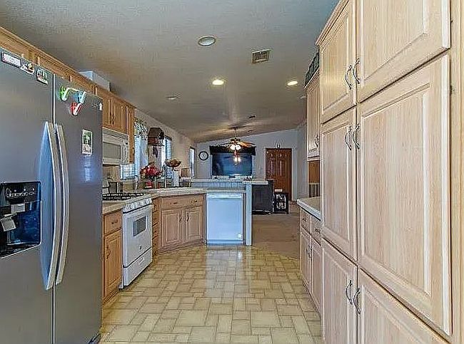 Image of 867 N Lamb Blvd Space 245