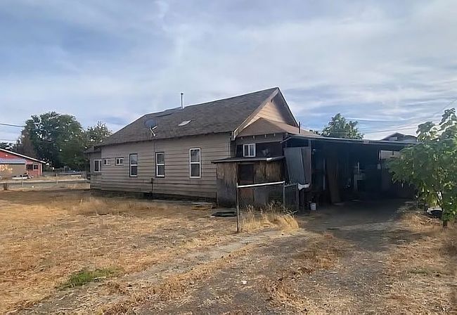 Photo of 610 N Camas Ave, Wapato, WA