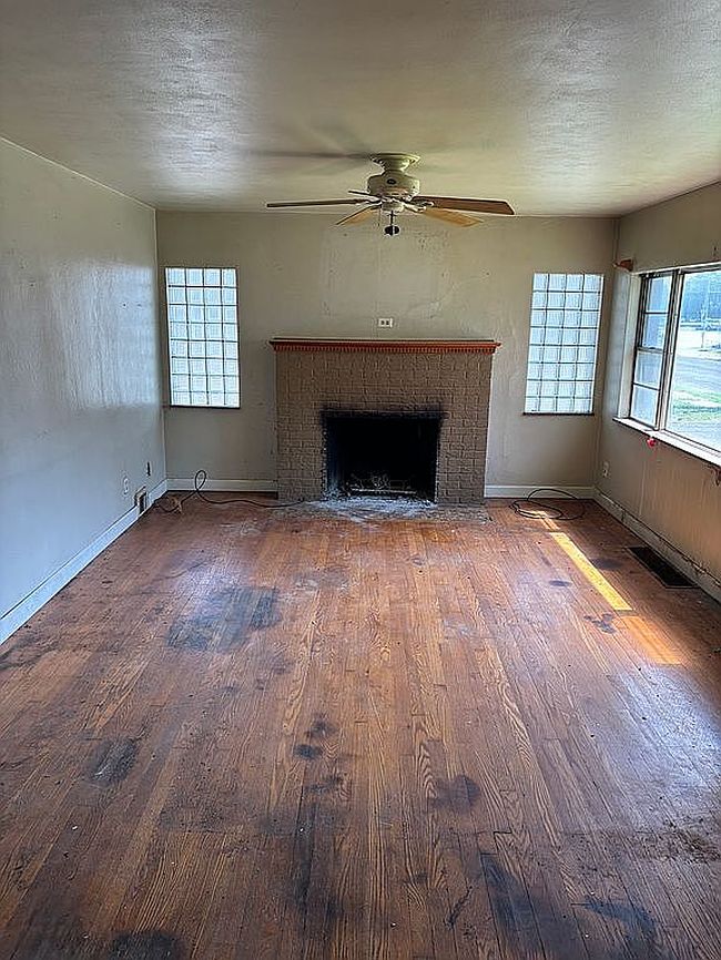 Photo of 129 N 5th St, Dupo, IL