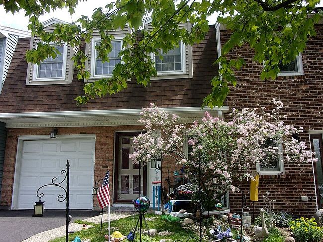 Photo of 23 Stirrup Dr, East Greenbush, NY