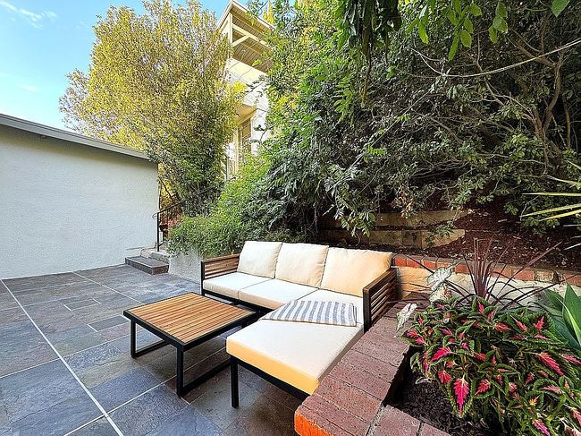 Photo of 2307 El Contento Dr, Los Angeles, CA