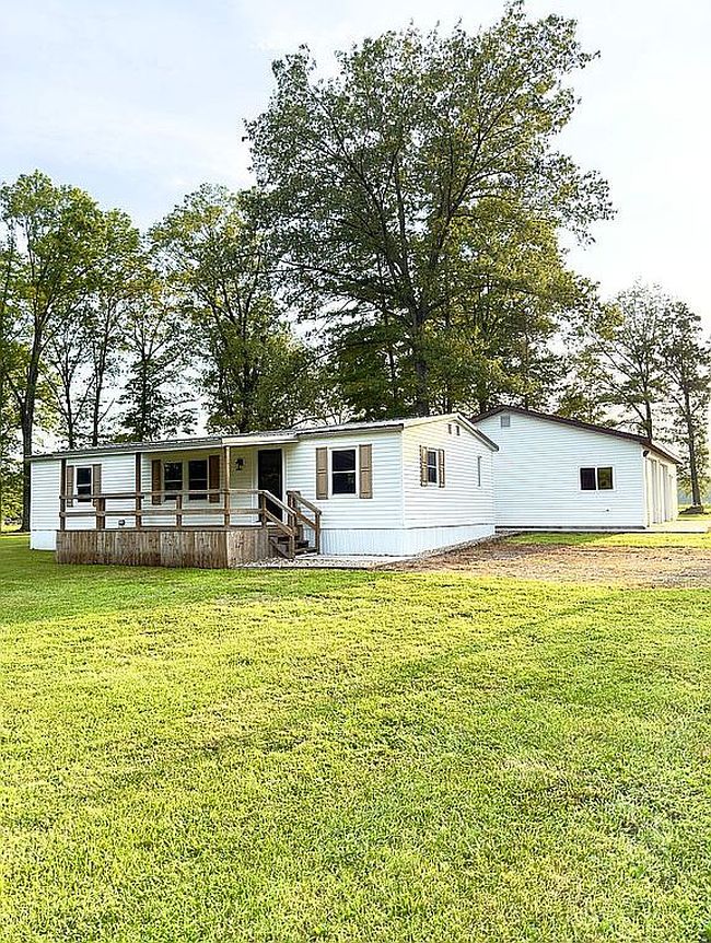 Photo of 552 County Road 1900 E, Fairfield, IL