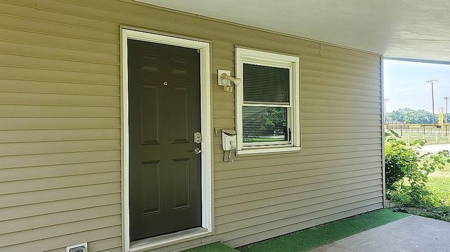 Photo of 320 Walnut Ave, Charleston, IL