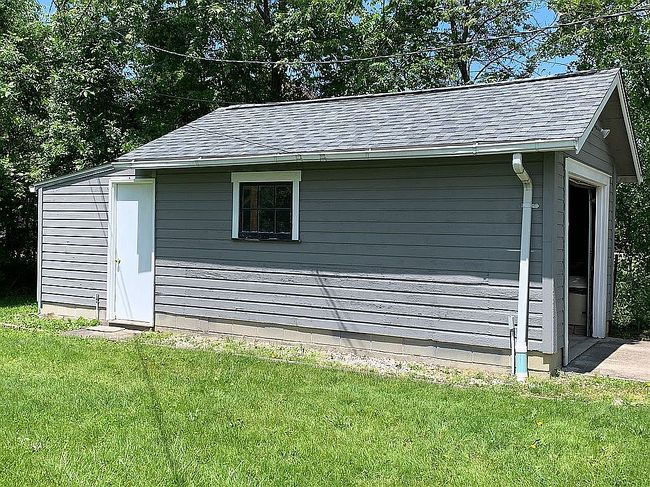 Photo of 115 Woodbury St, Elyria, OH