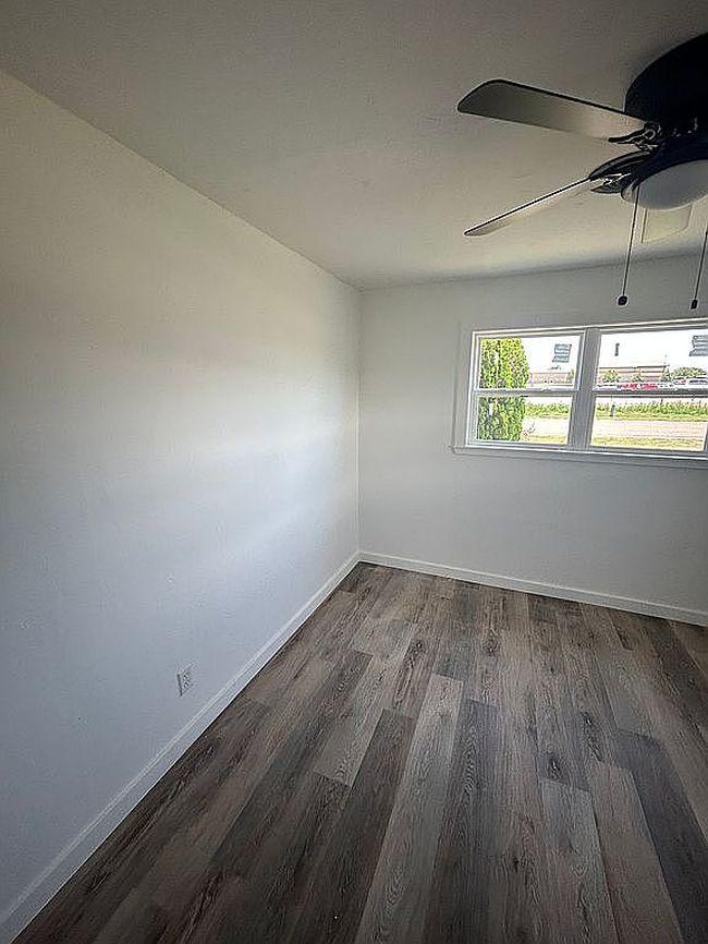 Photo of 811 8th St, Plains, TX
