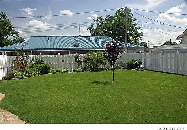 Image of 308 E 7th St