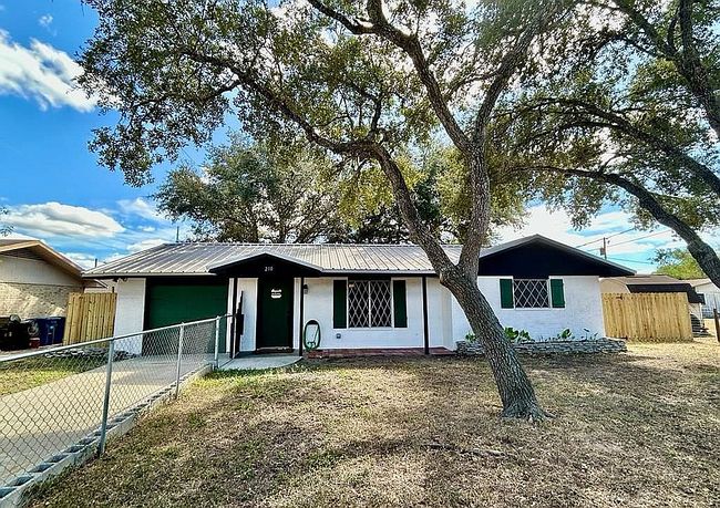 Image of 210 E Sarah St