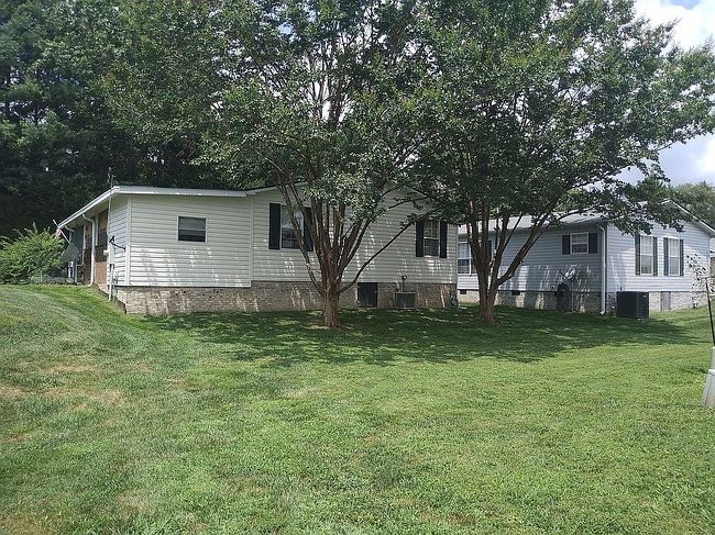 Photo of 551 Dove Trl, Hendersonville, NC