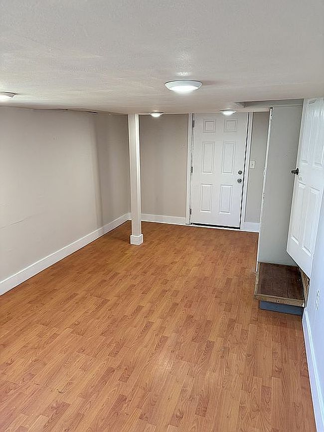 Preview of property located at 220 E Beebe Ave