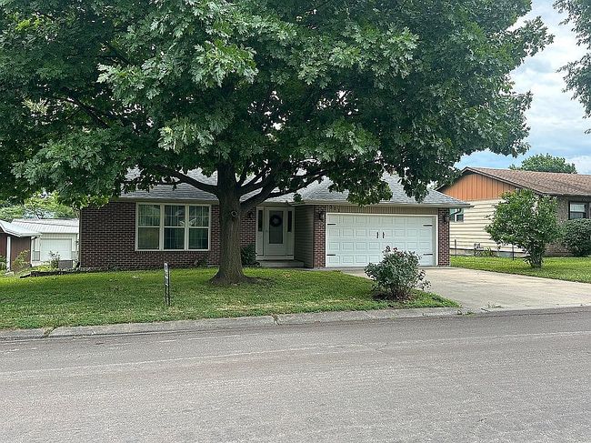 Photo of 311 S Sunset Hills Dr, Concordia, MO