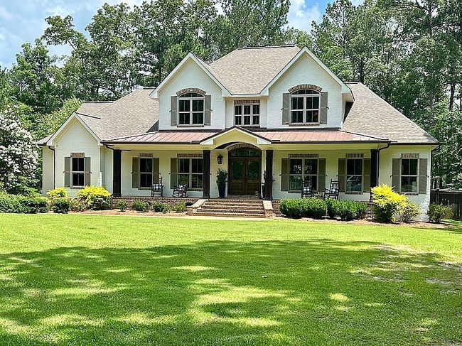 Photo of 907 Smyth Lake Rd, Louisville, MS