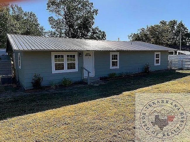 403 S Arkansas Ave, Bloomburg, TX