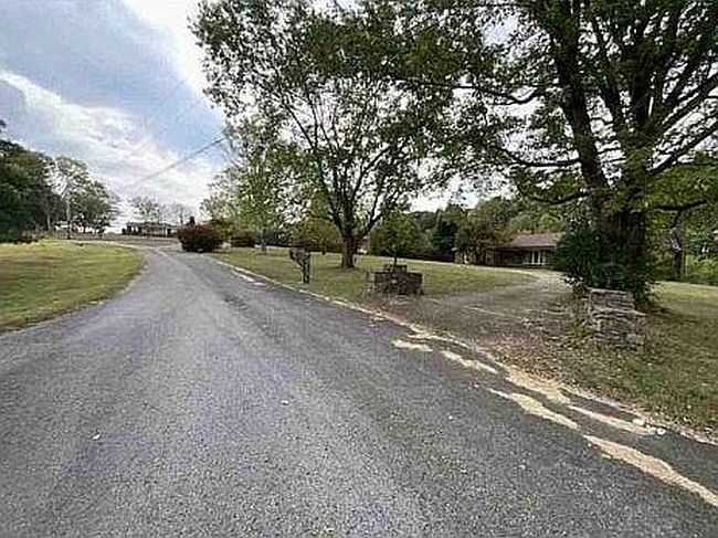 Additional photo 3 of property located at 174 Circle Dr