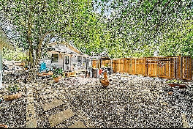 Image of 404 E Jones St