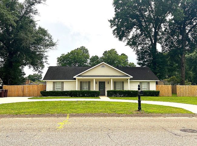 Photo of 462 Margiana Dr, Satsuma, AL
