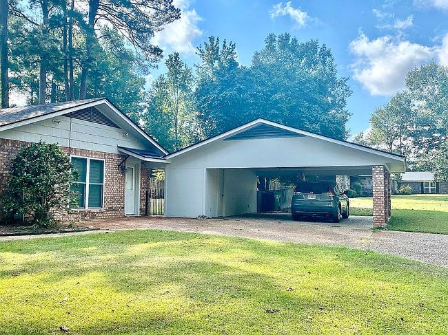 Additional photo 2 of property located at 305 Northwood Pl