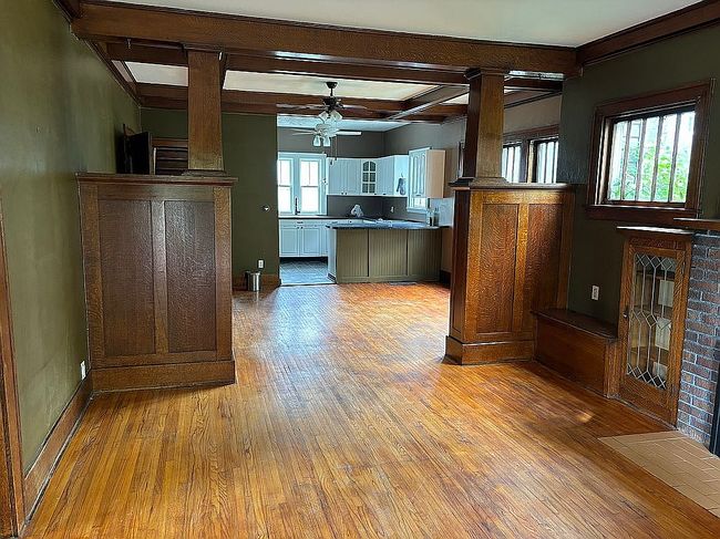 Image of 305 E 5th St