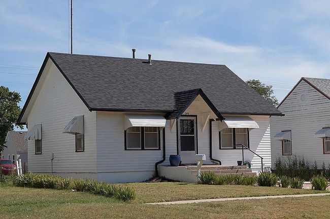 Photo of 549 E 2nd St, Russell, KS