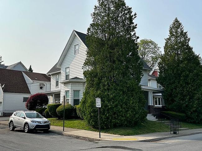 Image of 144 N Laurel St