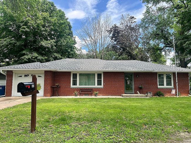 Photo of 303 Louise St, La Harpe, IL