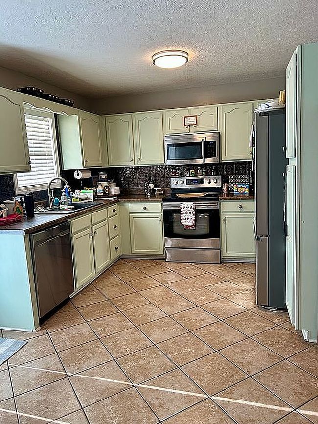 Photo of 381 Easton Cir, Bowling Green, KY