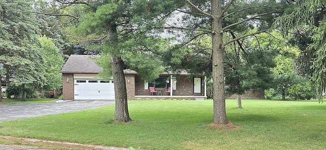 Photo of 9607 Larch Ln, South Lyon, MI