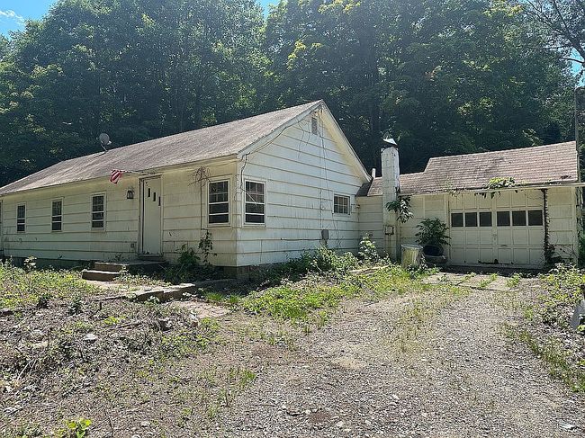 Photo of 29 Orchard Hill Rd, Newtown, CT