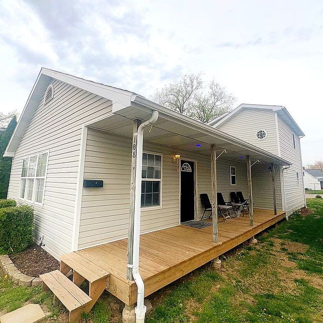 Image of 108 N 3rd St