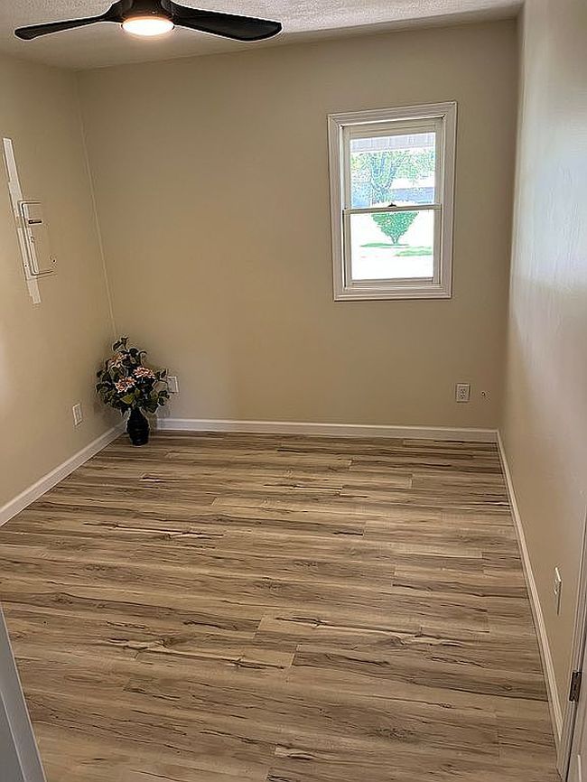 Photo of 603 S East St, Knox, IN
