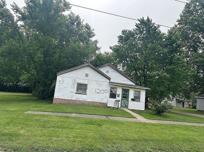 Photo of 1200 N 11th St, Mattoon, IL