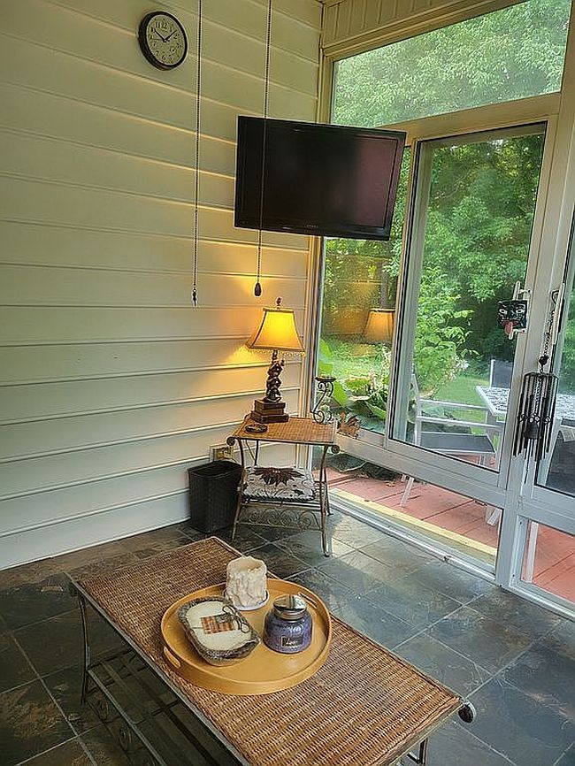 Photo of 105 Meadows Edge Rd, Clemmons, NC
