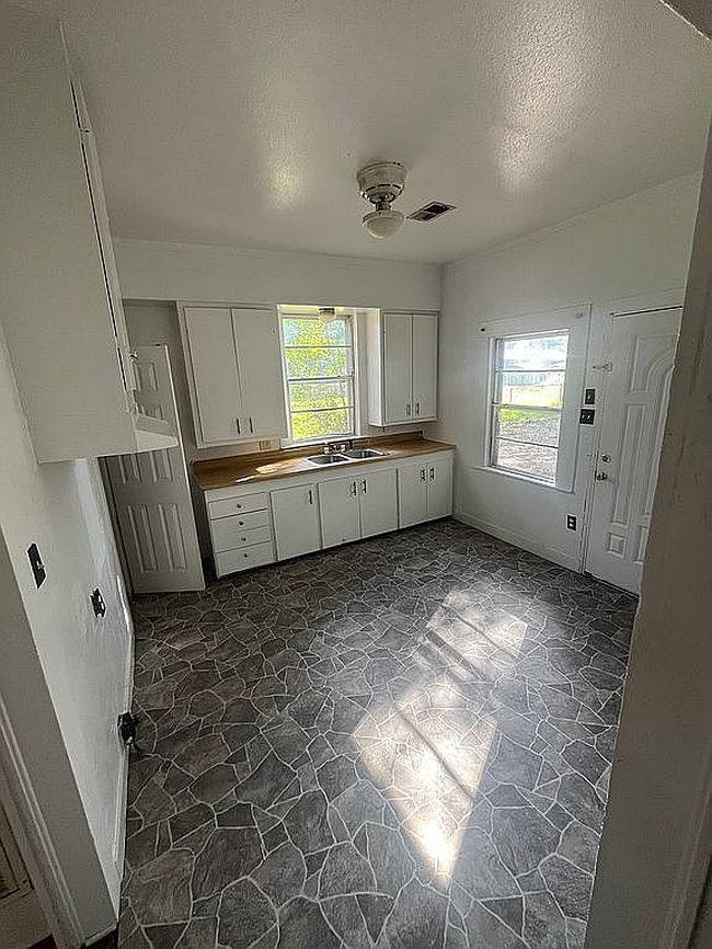Photo of 415 Court St, Ville Platte, LA
