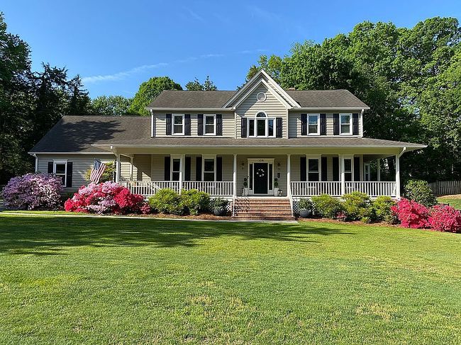 Photo of 106 Hidden Ridge Dr, Jamestown, NC