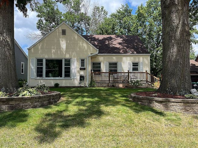 Photo of 4707 Franklin Ave, Des Moines, IA